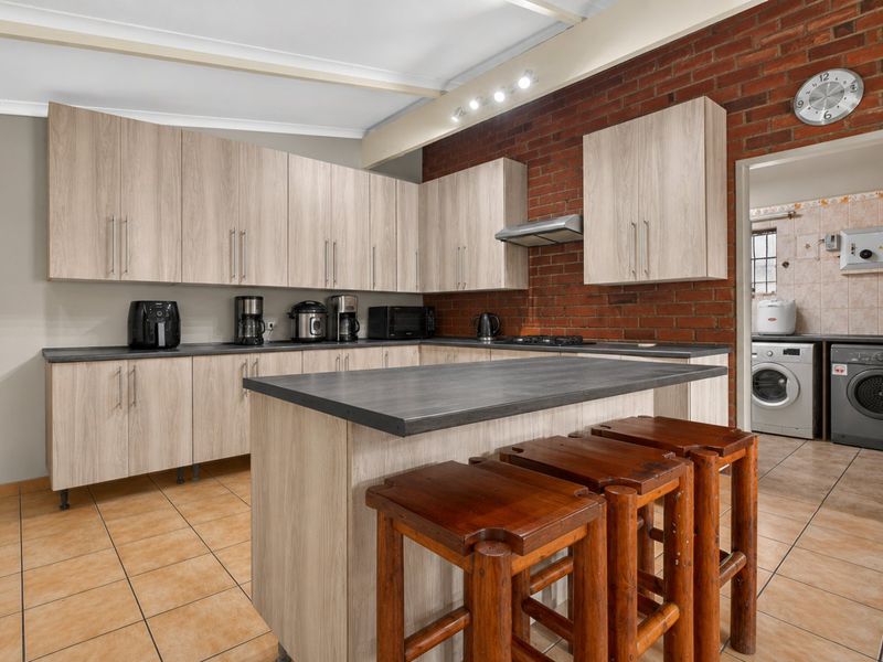 Private Three Bedroom Panhandle Family Home in Silverton - Photo 3