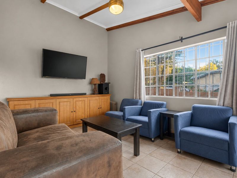 Private Three Bedroom Panhandle Family Home in Silverton - Photo 5