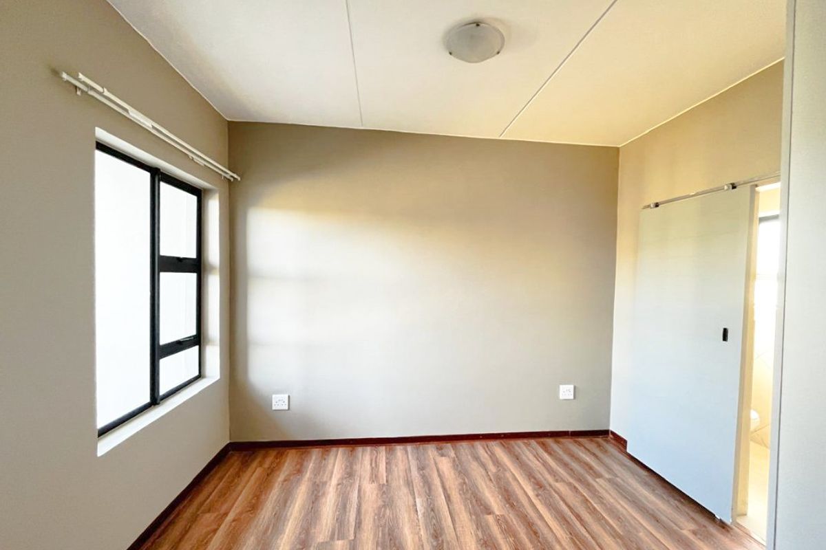 Stunning Ground Floor 3 beds, 2 baths For Sale at Glen Acres Estate in Glen Austin, Midrand - Photo 5