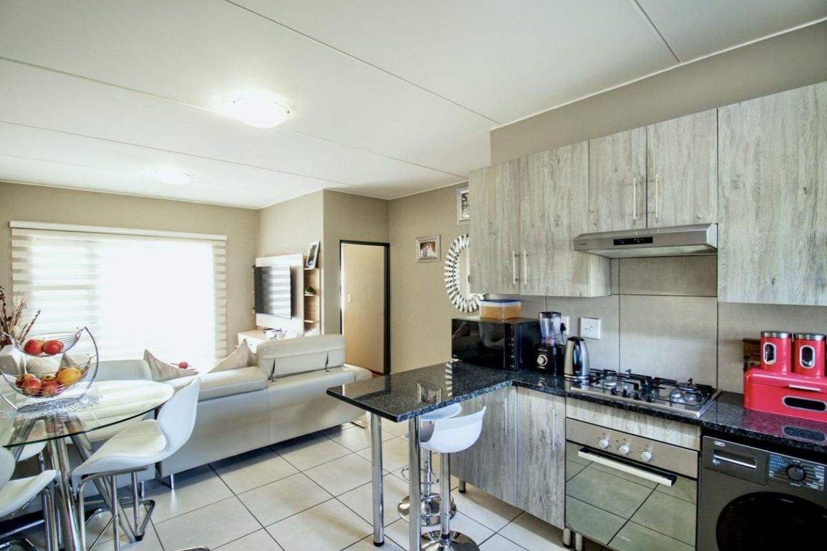 Stunning Ground Floor 3 beds, 2 baths For Sale at Glen Acres Estate in Glen Austin, Midrand - Photo 3