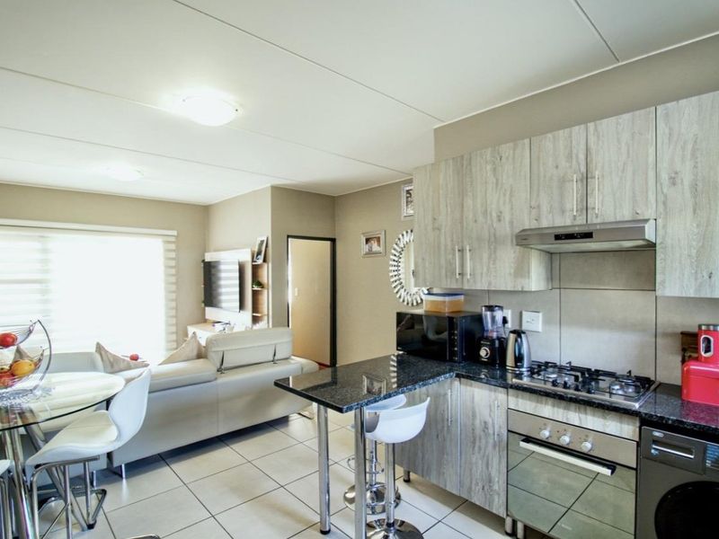 Stunning Ground Floor 3 beds, 2 baths For Sale at Glen Acres Estate in Glen Austin, Midrand - Photo 3