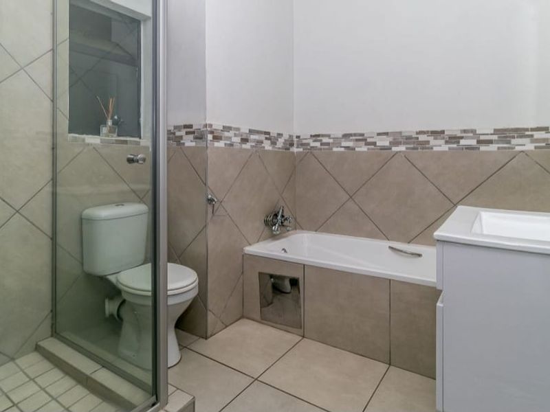 Stunning Ground Floor 3 beds, 2 baths For Sale at Glen Acres Estate in Glen Austin, Midrand - Photo 8