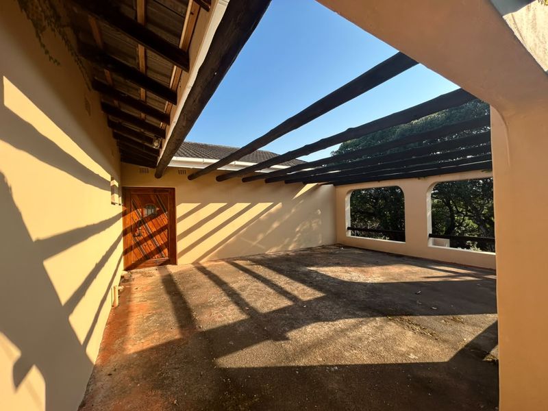 Exceptional 6 Bedroom Home with Magnificent Sea Views in Leisure Bay - Photo 5