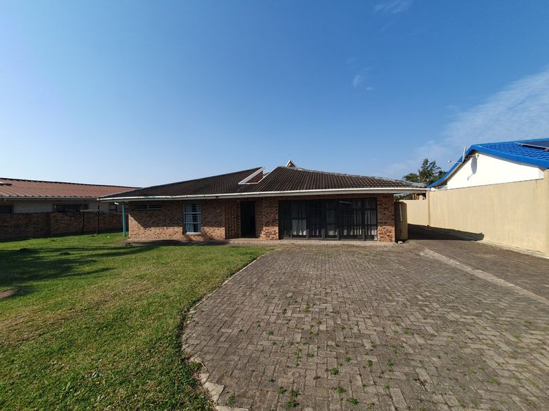 Beachfront Home with Endless Potential and Spectacular Sea Views - Photo 4
