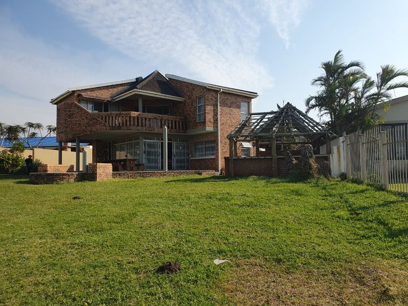 Beachfront Home with Endless Potential and Spectacular Sea Views - Photo 6