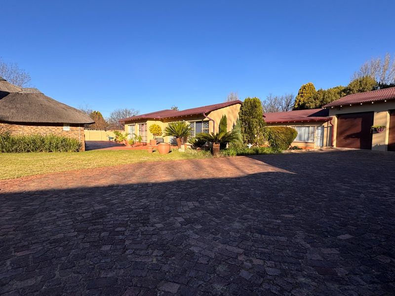 Exceptional family home in Three Rivers East. - Photo 5