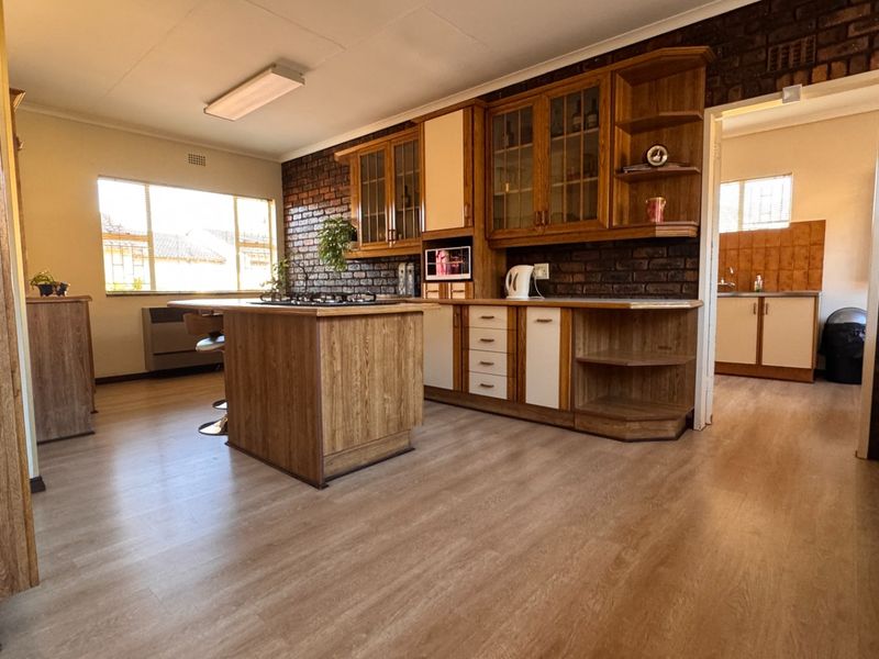 Exceptional family home in Three Rivers East. - Photo 10