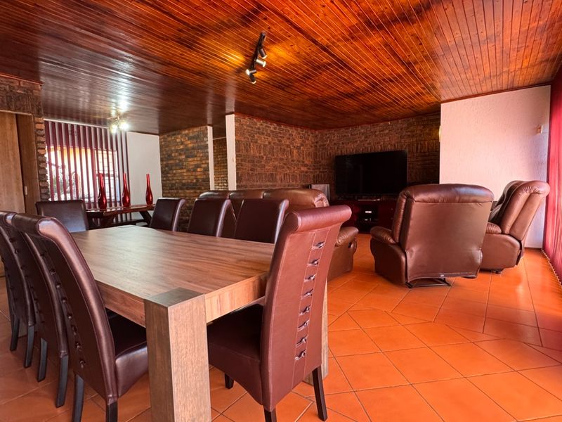 Exceptional family home in Three Rivers East. - Photo 7