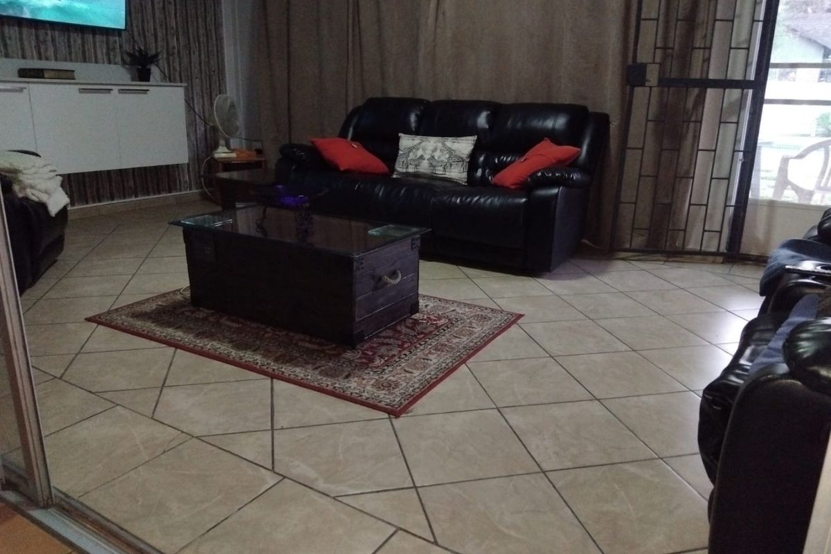 Family Home in Safe Lourenspark Oasis - Photo 4