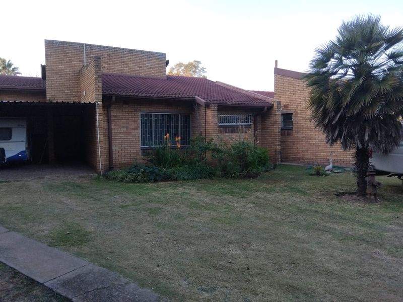 Family Home in Safe Lourenspark Oasis - Photo 3