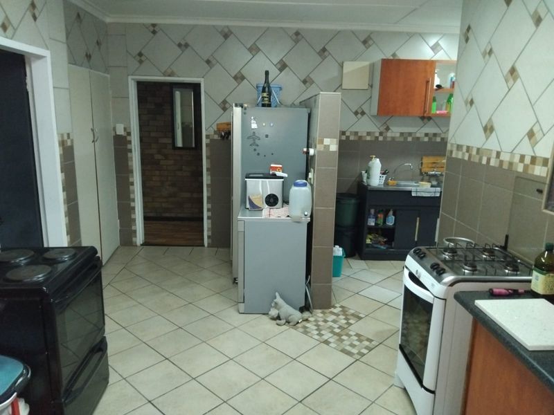 Family Home in Safe Lourenspark Oasis - Photo 10