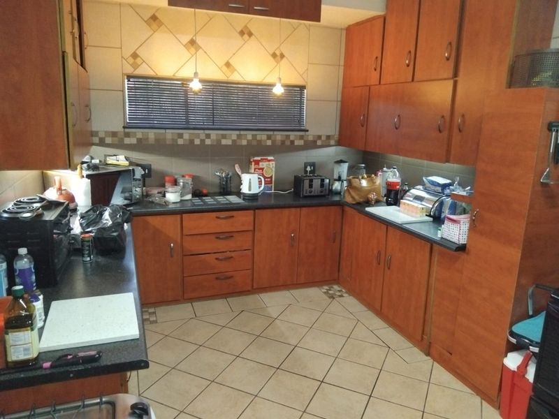 Family Home in Safe Lourenspark Oasis - Photo 8