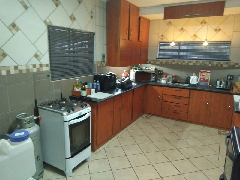 Family Home in Safe Lourenspark Oasis - Photo 7