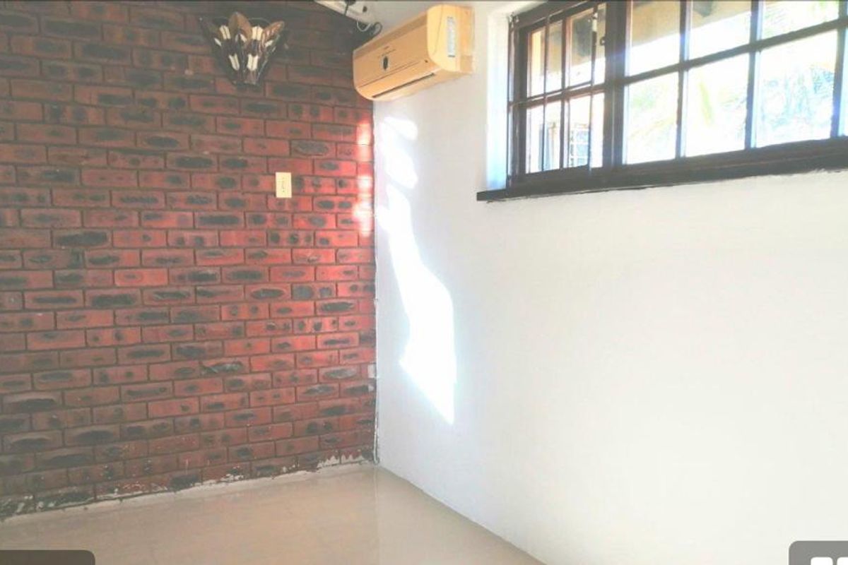 Bachelor Studio Flat, Own Entrance and Private suited for 1 single professional- Kingsbrook Road, Hatton Estate - Photo 5
