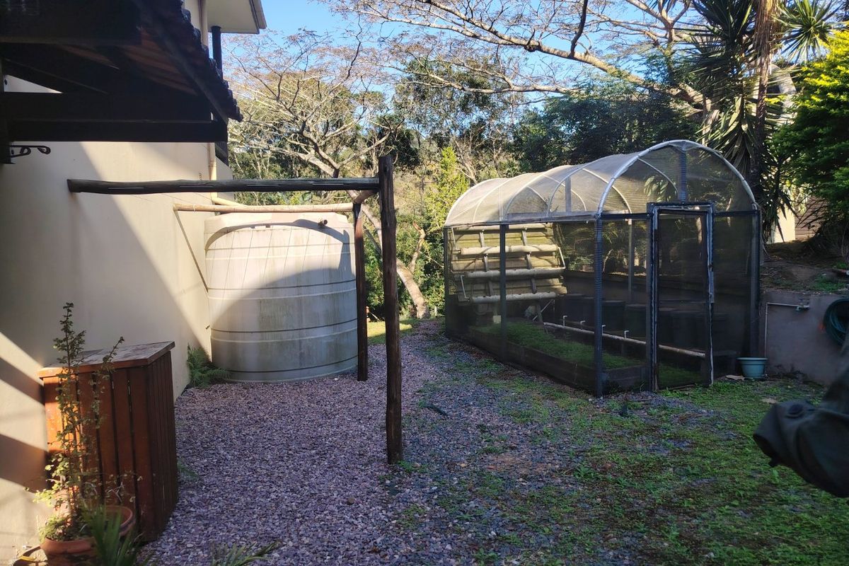 Spacious 3-Bedroom Family Home with Separate Flat & Stunning Views - Photo 3