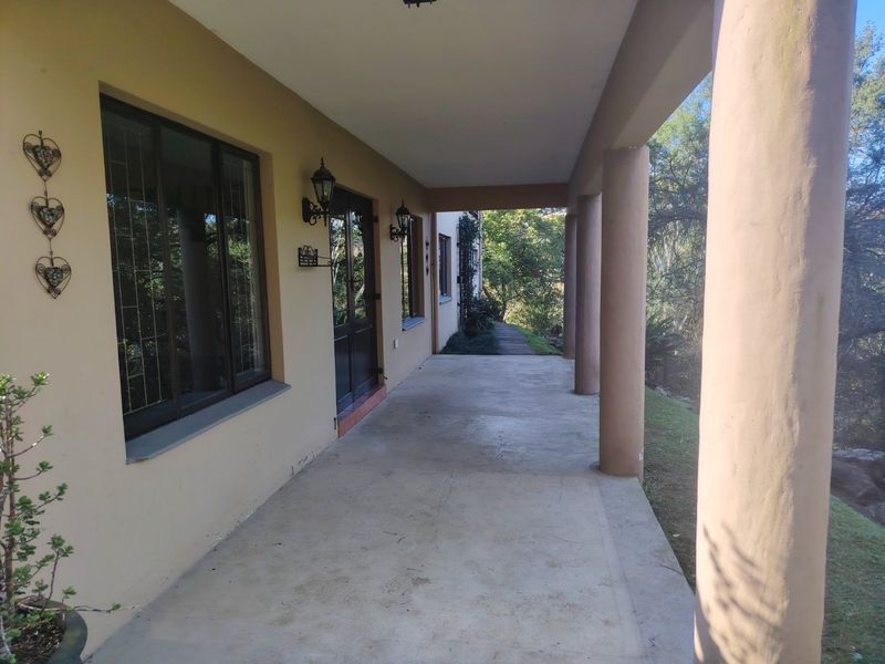 Spacious 3-Bedroom Family Home with Separate Flat & Stunning Views - Photo 4