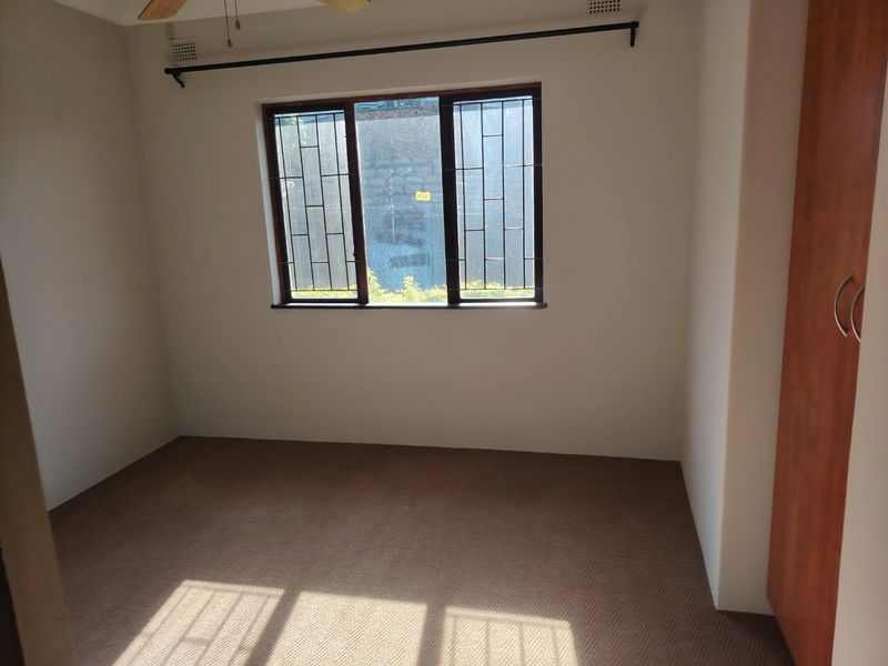 Spacious 3-Bedroom Family Home with Separate Flat & Stunning Views - Photo 7