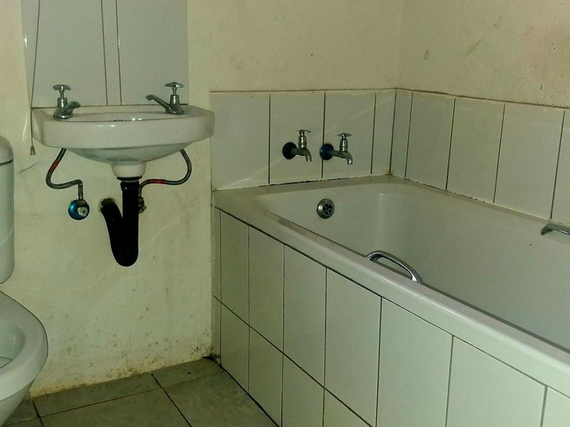 3 BEDROOM HOUSE  - Photo 4