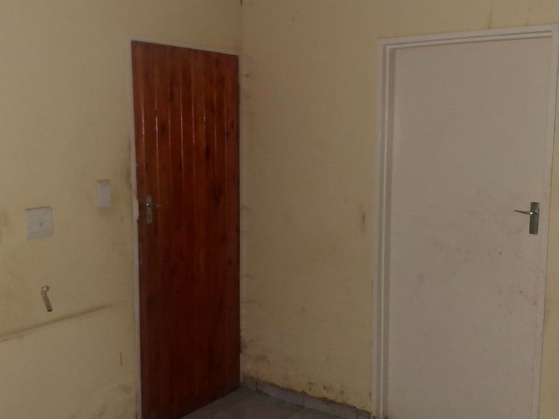 3 BEDROOM HOUSE  - Photo 3
