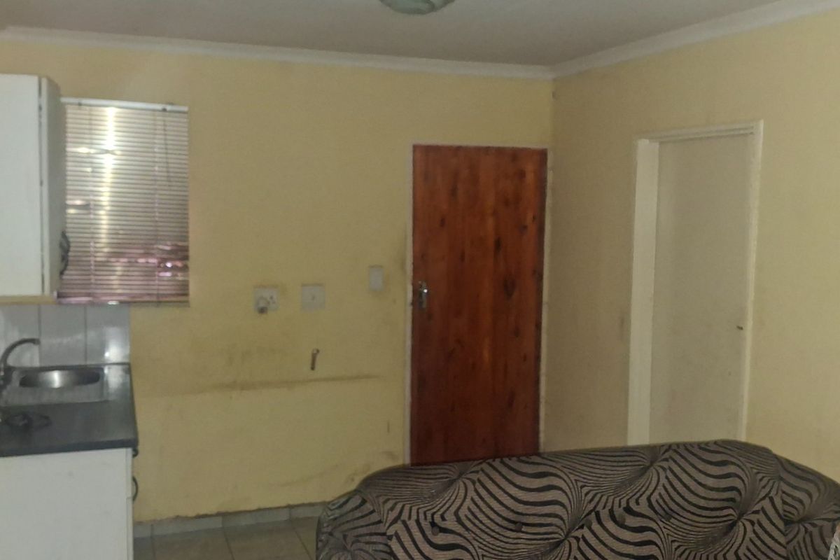 3 BEDROOM HOUSE  - Photo 5