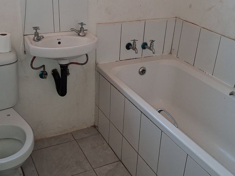 3 BEDROOM HOUSE  - Photo 3