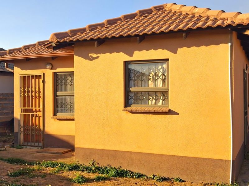 3 BEDROOM HOUSE  - Photo 8