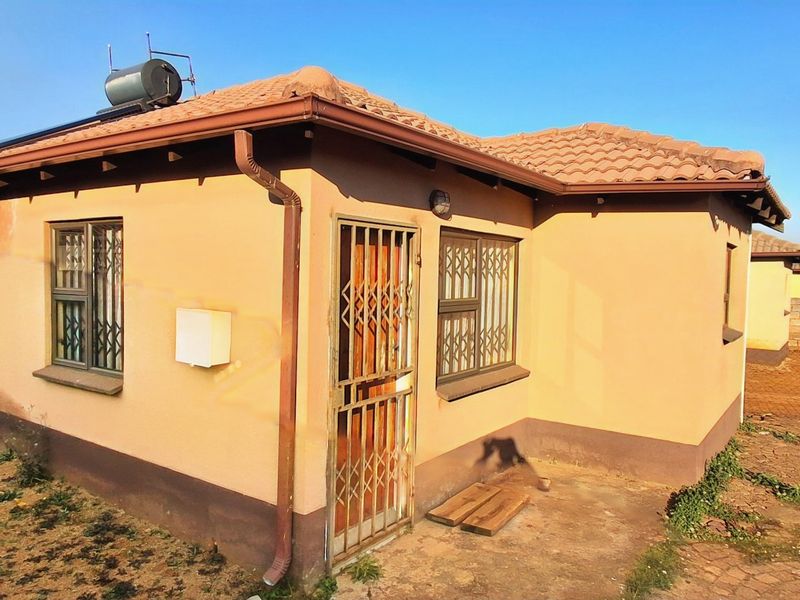 3 BEDROOM HOUSE  - Photo 4