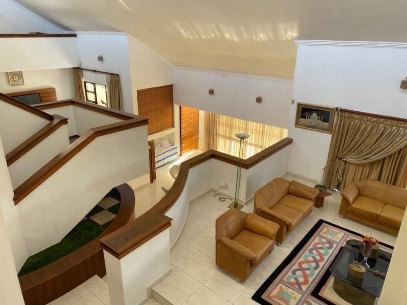 Elegant Triple-Storey Family Residence in Prestigious Claudius - Photo 5