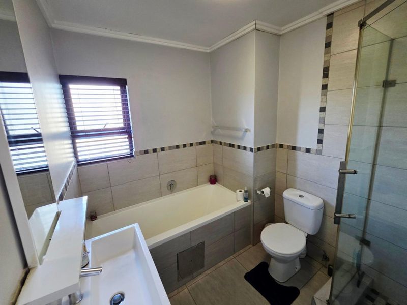 Modern 3-Bedroom Apartment in a Secure Estate – Comfort, Style & Convenience! - Photo 4