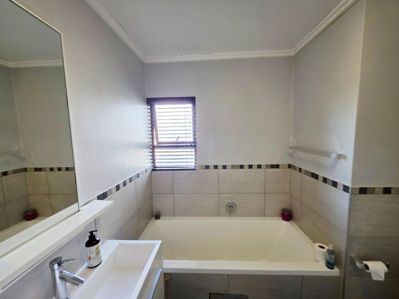 Modern 3-Bedroom Apartment in a Secure Estate – Comfort, Style & Convenience! - Photo 5