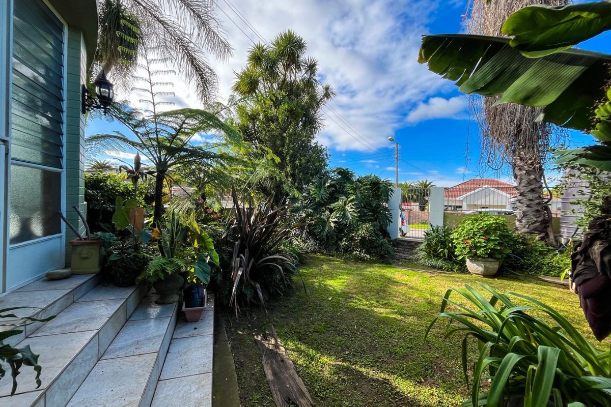 Spacious Family Home with Income-Generating Flatlet & Fantastic Entertainment Area - Photo 4