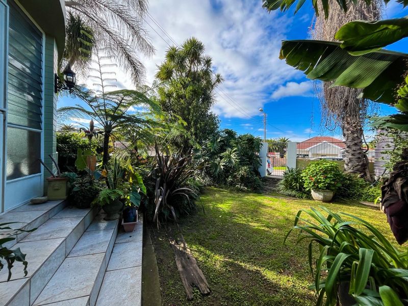 Spacious Family Home with Income-Generating Flatlet & Fantastic Entertainment Area - Photo 4