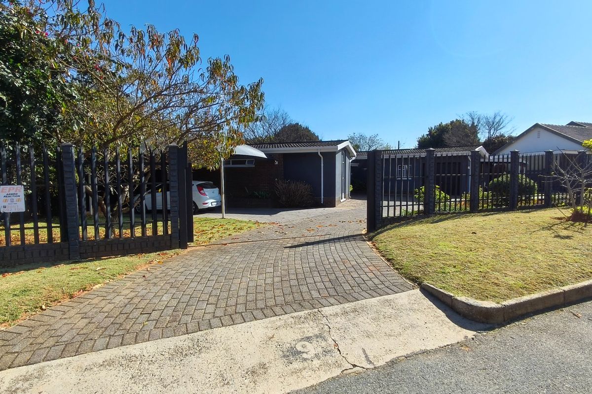 Charming Noordheuwel family home with pool-ready vibe - Photo 2