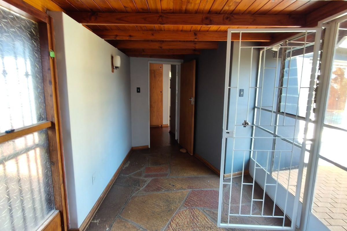 Charming Noordheuwel family home with pool-ready vibe - Photo 3