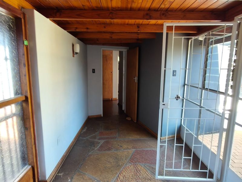 Charming Noordheuwel family home with pool-ready vibe - Photo 3