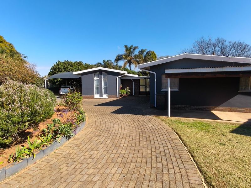 Charming Noordheuwel family home with pool-ready vibe - Photo 1