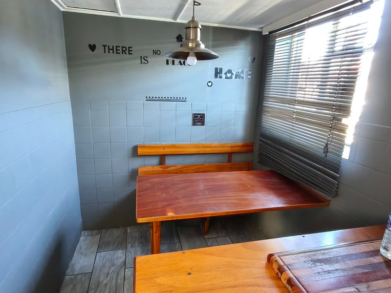 Charming Noordheuwel family home with pool-ready vibe - Photo 10
