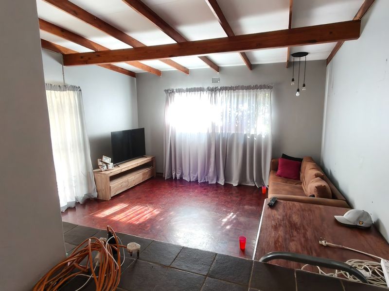 Charming Noordheuwel family home with pool-ready vibe - Photo 7