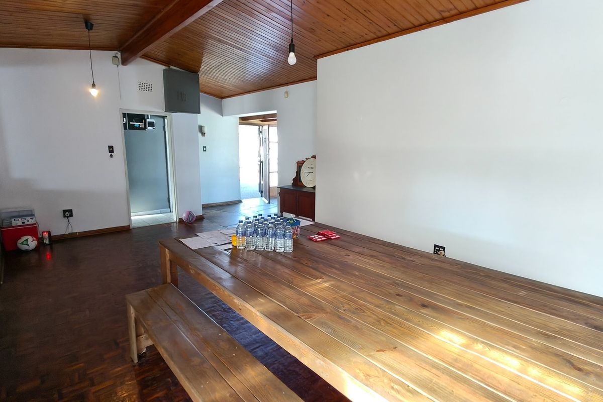 Charming Noordheuwel family home with pool-ready vibe - Photo 5