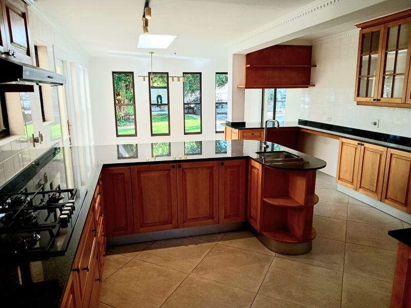 Elegant 5 Bedroom Home in Belvedere Estate with Pool and Lake Access - Photo 9