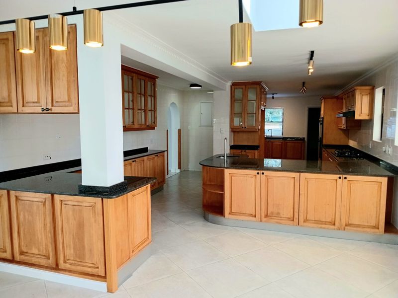 Elegant 5 Bedroom Home in Belvedere Estate with Pool and Lake Access - Photo 6