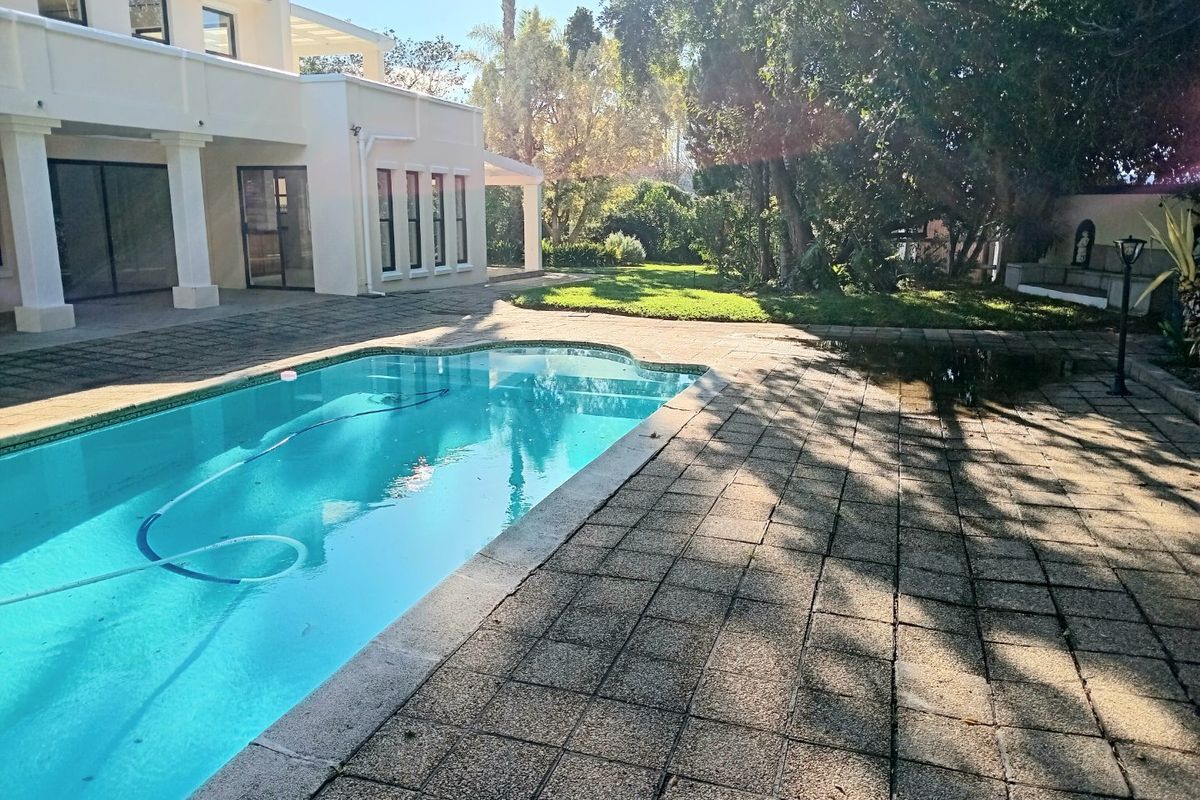 Elegant 5 Bedroom Home in Belvedere Estate with Pool and Lake Access - Photo 4