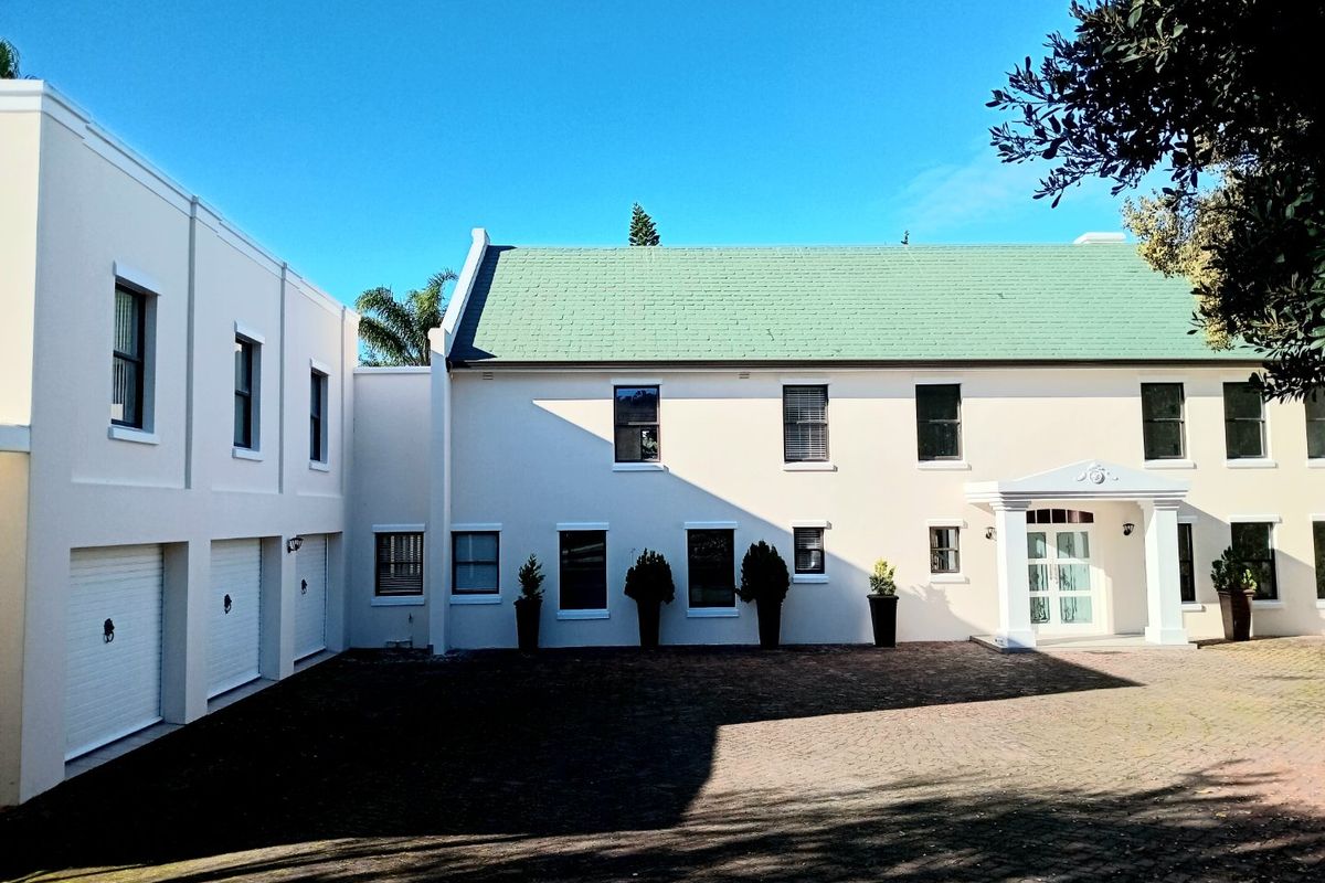Elegant 5 Bedroom Home in Belvedere Estate with Pool and Lake Access - Photo 2