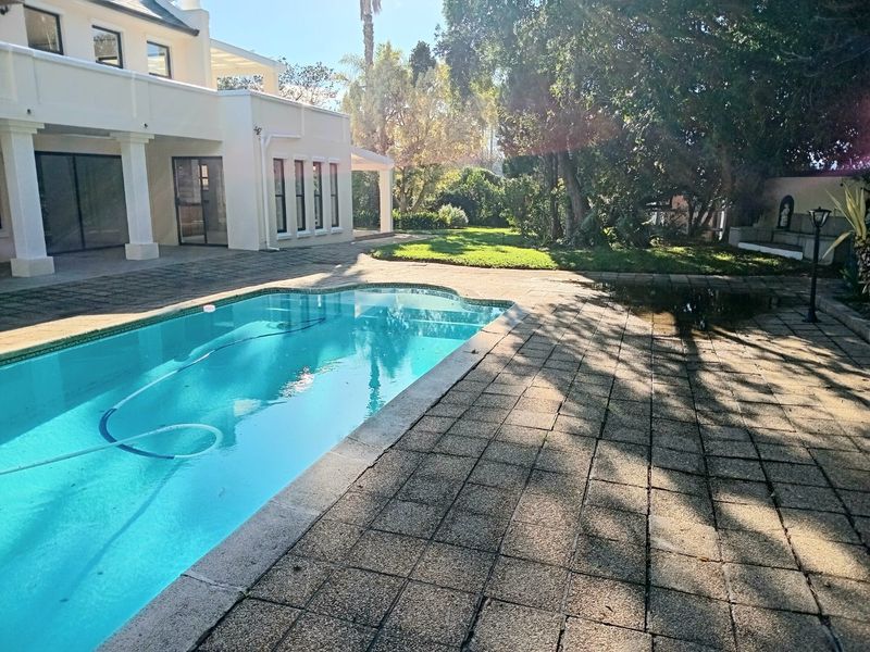 Elegant 5 Bedroom Home in Belvedere Estate with Pool and Lake Access - Photo 4