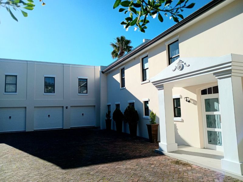 Elegant 5 Bedroom Home in Belvedere Estate with Pool and Lake Access - Photo 1