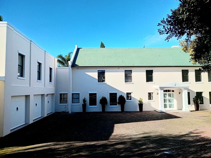Elegant 5 Bedroom Home in Belvedere Estate with Pool and Lake Access - Photo 2