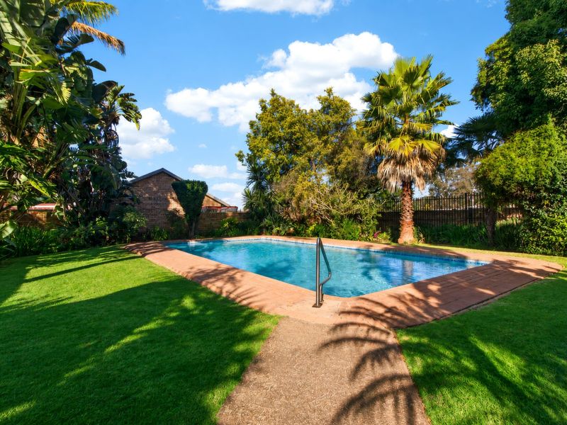 Charming 2 Bedroom Townhouse with Private Garden in La Montagne - Photo 4