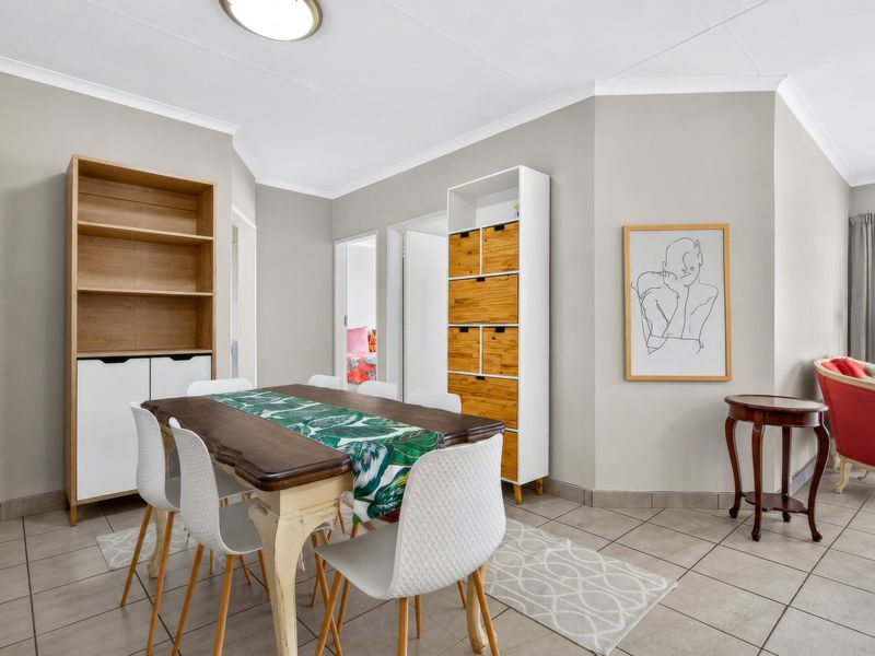 Charming 2 Bedroom Townhouse with Private Garden in La Montagne - Photo 5