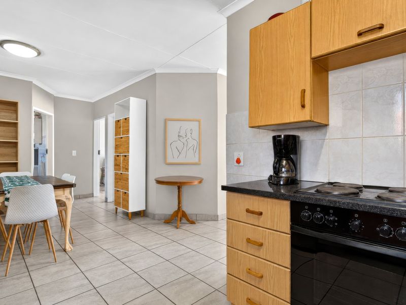 Charming 2 Bedroom Townhouse with Private Garden in La Montagne - Photo 9