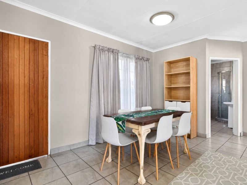Charming 2 Bedroom Townhouse with Private Garden in La Montagne - Photo 6